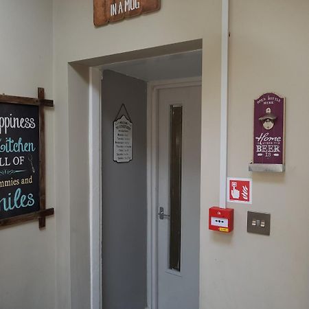 Apartament Slough Centre Townhouse With Driveway Parking For Up To Two Cars Zewnętrze zdjęcie